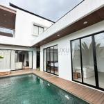 Modern 3-Bedroom Villa with Spacious Enclosed Living and Private Pool in Dalung - Monthly Rental