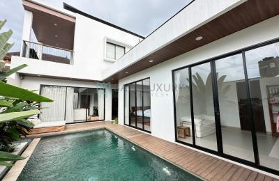 Modern 3-Bedroom Villa with Spacious Enclosed Living and Private Pool in Dalung - Yearly Rental