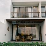 Stunning 2-Bedroom Modern Villa with Private Pool Overlooking Rice Fields in Canggu - Monthly Rental