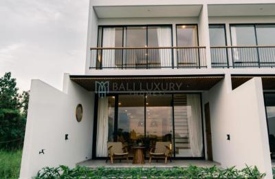 Stunning 2-Bedroom Modern Villa with Private Pool Overlooking Rice Fields in Canggu - Monthly Rental