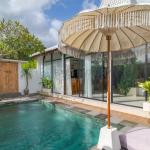 Spacious 4-Bedroom Joglo-Style Villa with Private Pool and Rooftop Rice Field View in Canggu - Monthly Rental