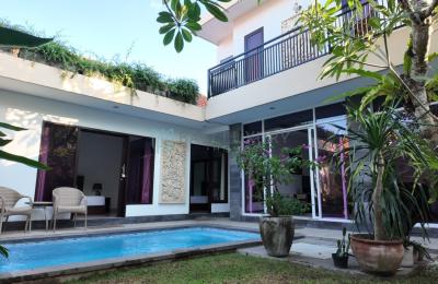 Charming 3-Bedroom Tropical Villa with Enclosed Living and Garden in Babakan - Yearly Rental
