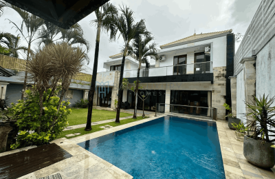 Charming 4 Bedrooms Villa with Spacious Garden in Kerobokan