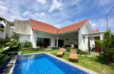 Beautiful 2-Bedroom Open Living Villa with Rice Field View in Canggu