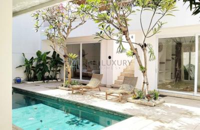 Spacious 3-Bedroom Villa with Private Pool and Rooftop Terrace in Tumbak Bayuh - Leasehold